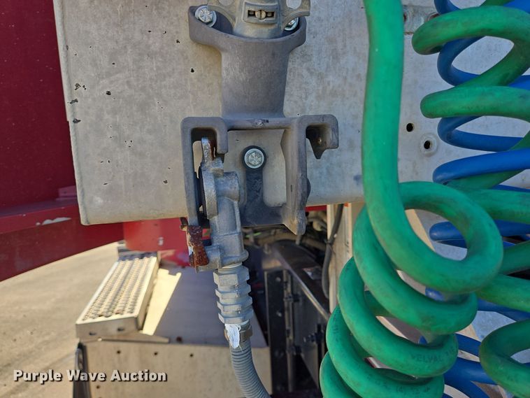 image for item DT5427 2010 Peterbilt 386 semi truck