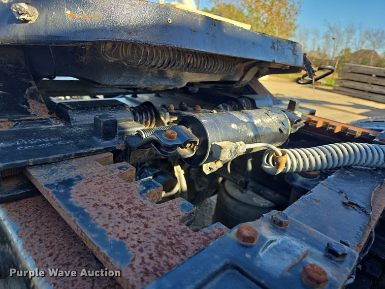 image for item DT5427 2010 Peterbilt 386 semi truck