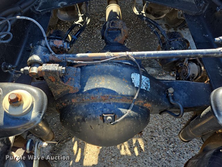 image for item DT5427 2010 Peterbilt 386 semi truck