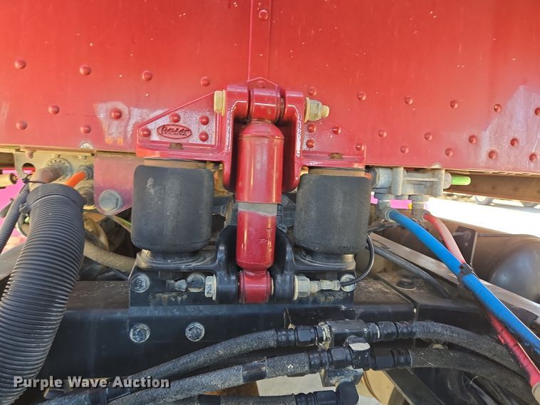 image for item DT5427 2010 Peterbilt 386 semi truck