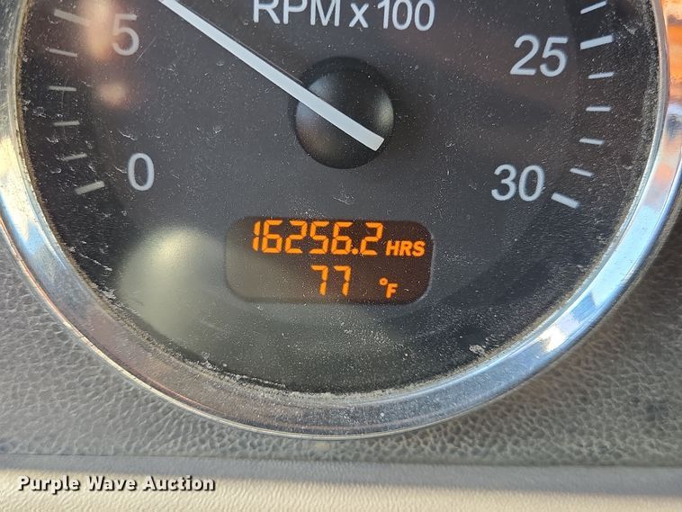 image for item DT5427 2010 Peterbilt 386 semi truck