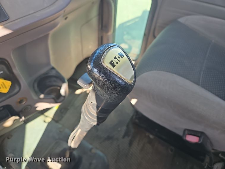 image for item DT5427 2010 Peterbilt 386 semi truck