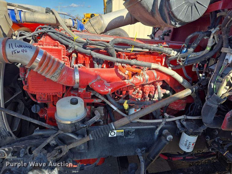 image for item DT5427 2010 Peterbilt 386 semi truck