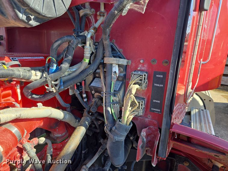 image for item DT5427 2010 Peterbilt 386 semi truck