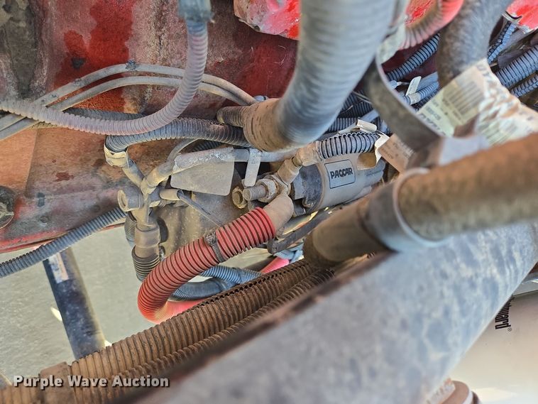 image for item DT5427 2010 Peterbilt 386 semi truck