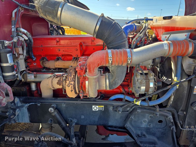 image for item DT5427 2010 Peterbilt 386 semi truck