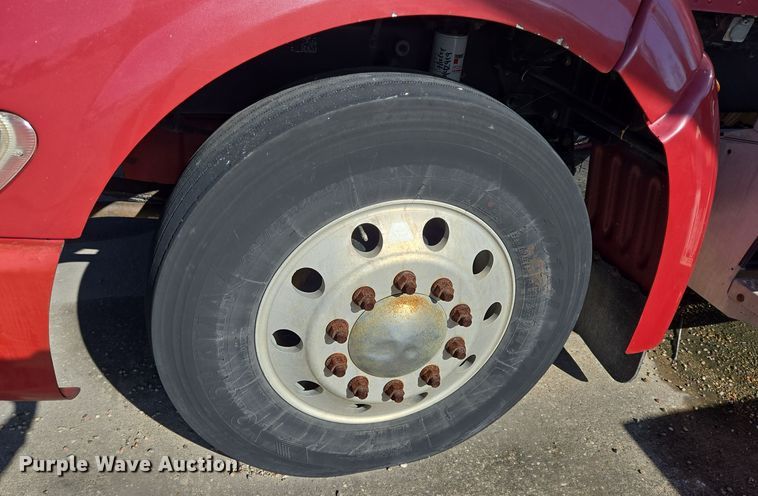 image for item DT5427 2010 Peterbilt 386 semi truck