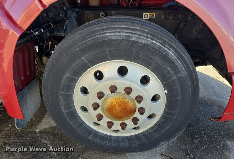 image for item DT5427 2010 Peterbilt 386 semi truck