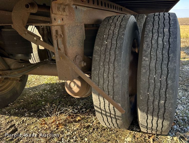 image for item DU3287 2001 Trailmobile  dry van trailer