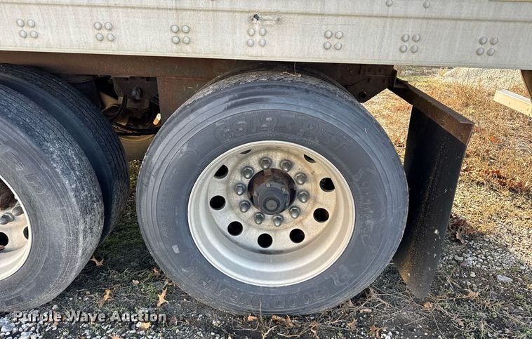 image for item DU3287 2001 Trailmobile  dry van trailer