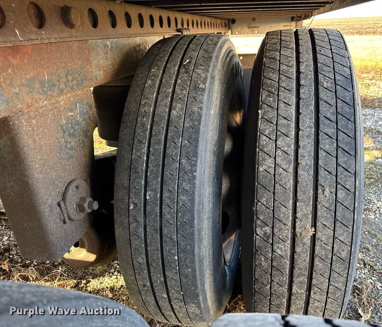 image for item DU3287 2001 Trailmobile  dry van trailer