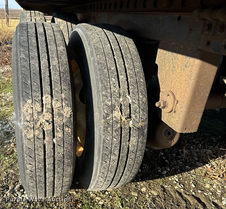 image for item DU3287 2001 Trailmobile  dry van trailer