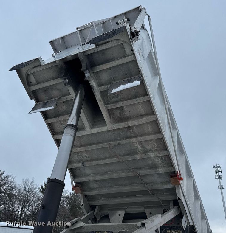 image for item DU3290 2007 Trailstar end dump trailer