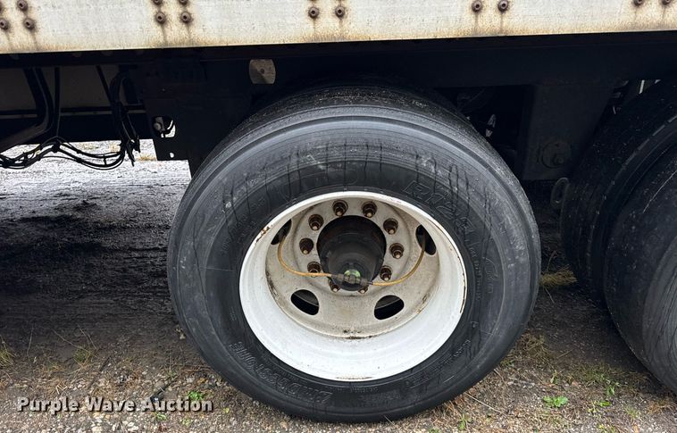 image for item DU3292 2012 Wabash dry van trailer