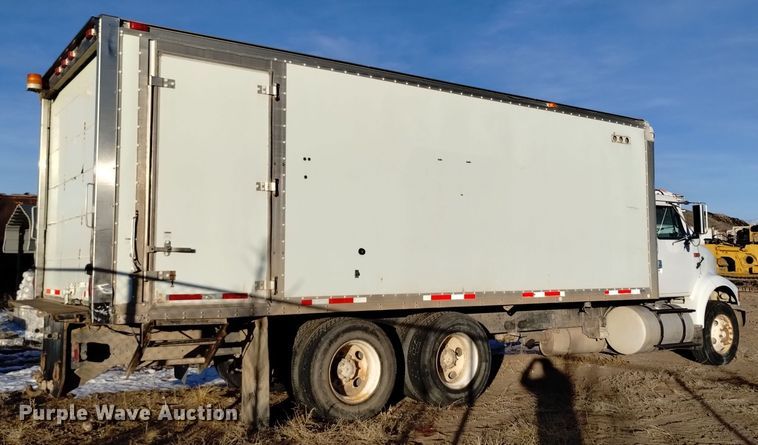 image for item DV6626 2003 International 8100 box truck with mud mixing system