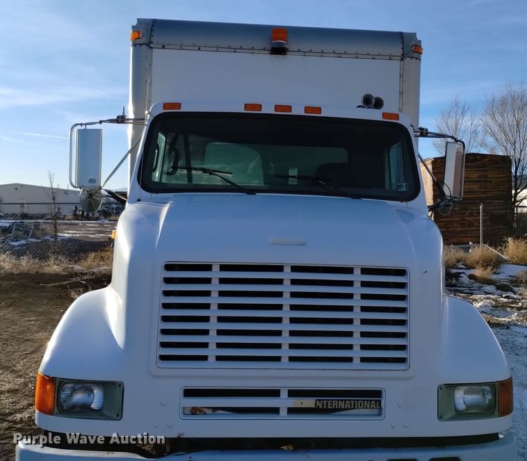 image for item DV6626 2003 International 8100 box truck with mud mixing system