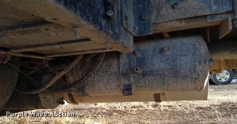 image for item DV6626 2003 International 8100 box truck with mud mixing system