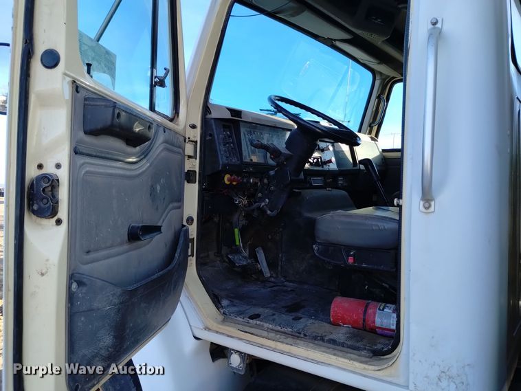 image for item DV6626 2003 International 8100 box truck with mud mixing system