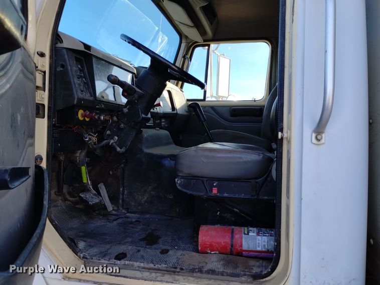 image for item DV6626 2003 International 8100 box truck with mud mixing system