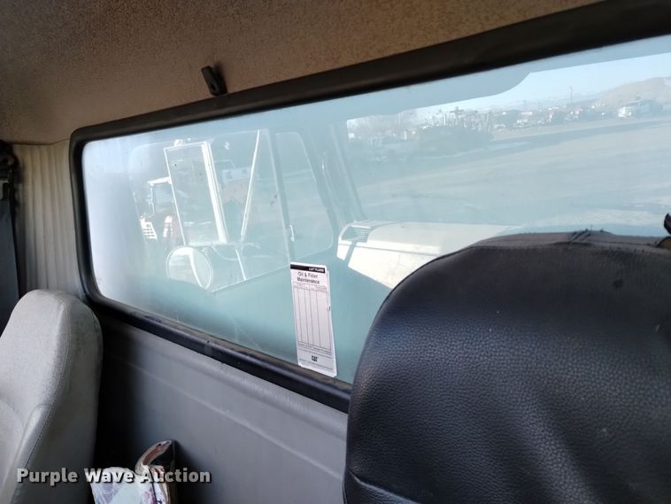 image for item DV6626 2003 International 8100 box truck with mud mixing system