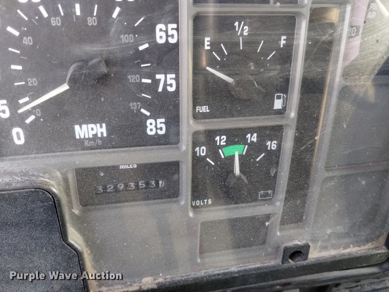 image for item DV6626 2003 International 8100 box truck with mud mixing system