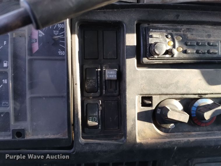 image for item DV6626 2003 International 8100 box truck with mud mixing system