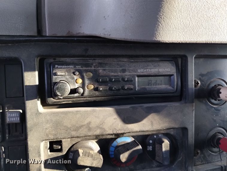 image for item DV6626 2003 International 8100 box truck with mud mixing system