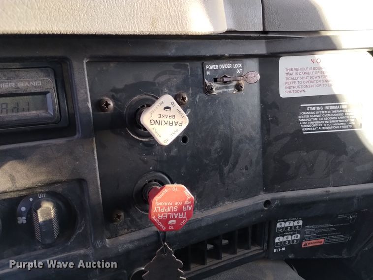 image for item DV6626 2003 International 8100 box truck with mud mixing system