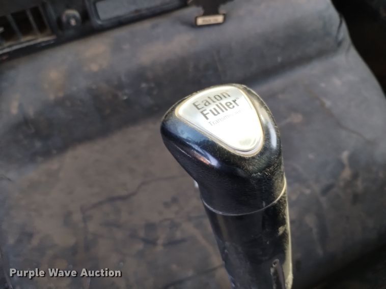 image for item DV6626 2003 International 8100 box truck with mud mixing system