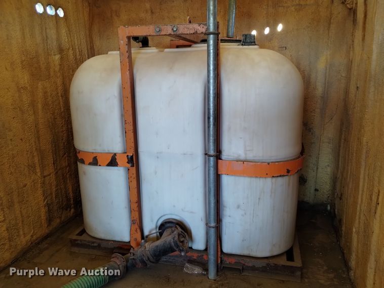 image for item DV6626 2003 International 8100 box truck with mud mixing system