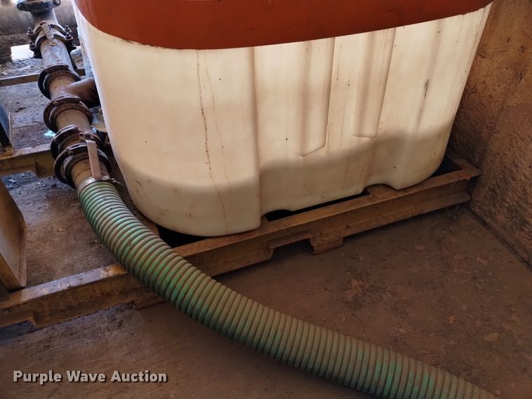 image for item DV6626 2003 International 8100 box truck with mud mixing system