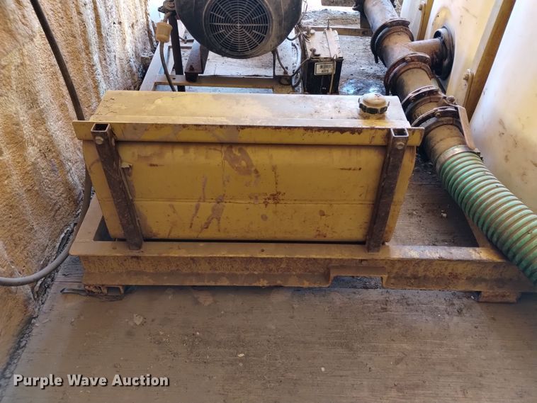 image for item DV6626 2003 International 8100 box truck with mud mixing system