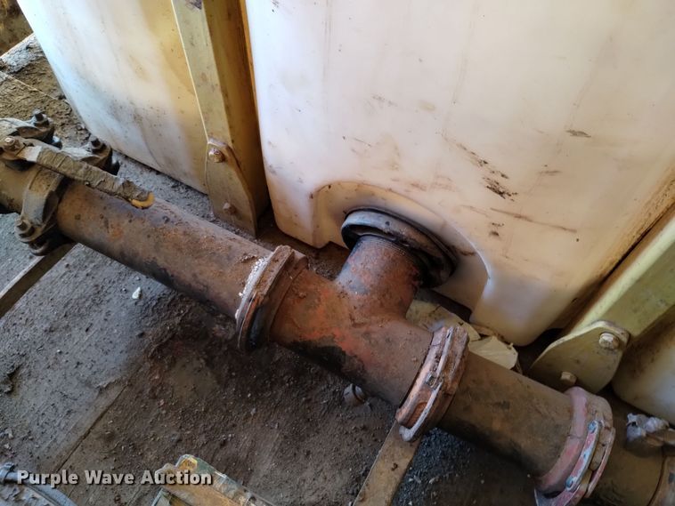 image for item DV6626 2003 International 8100 box truck with mud mixing system