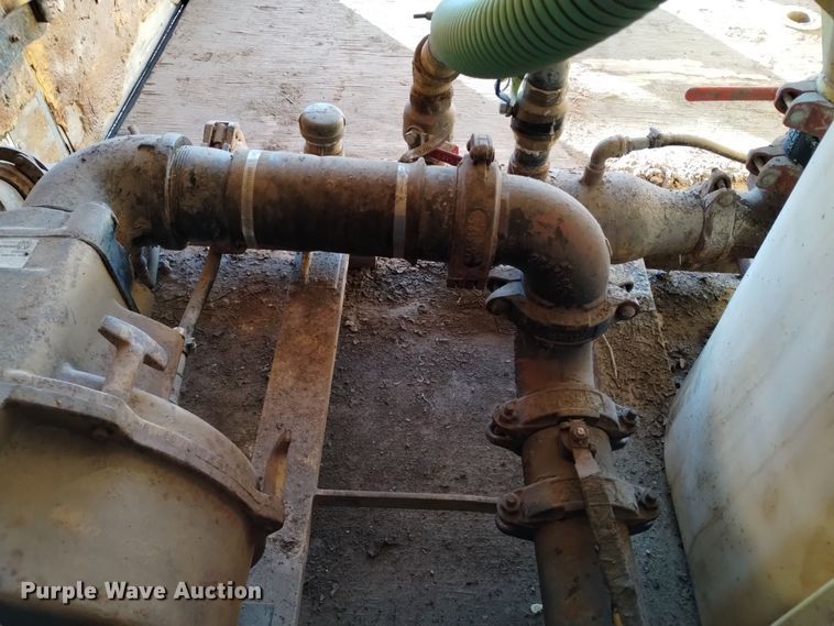 image for item DV6626 2003 International 8100 box truck with mud mixing system