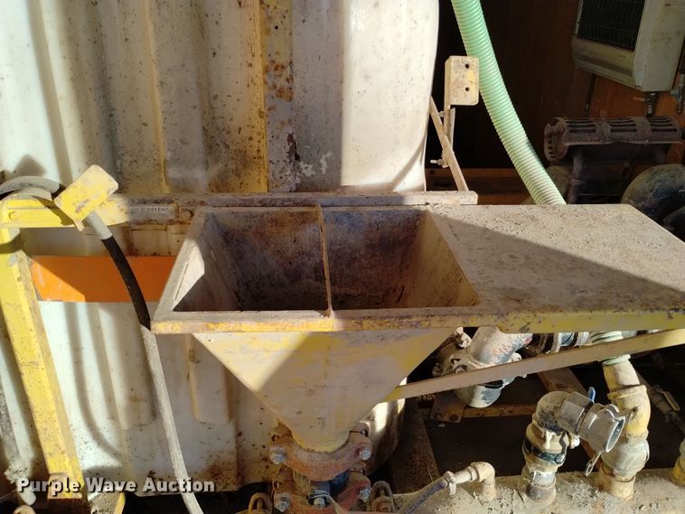 image for item DV6626 2003 International 8100 box truck with mud mixing system