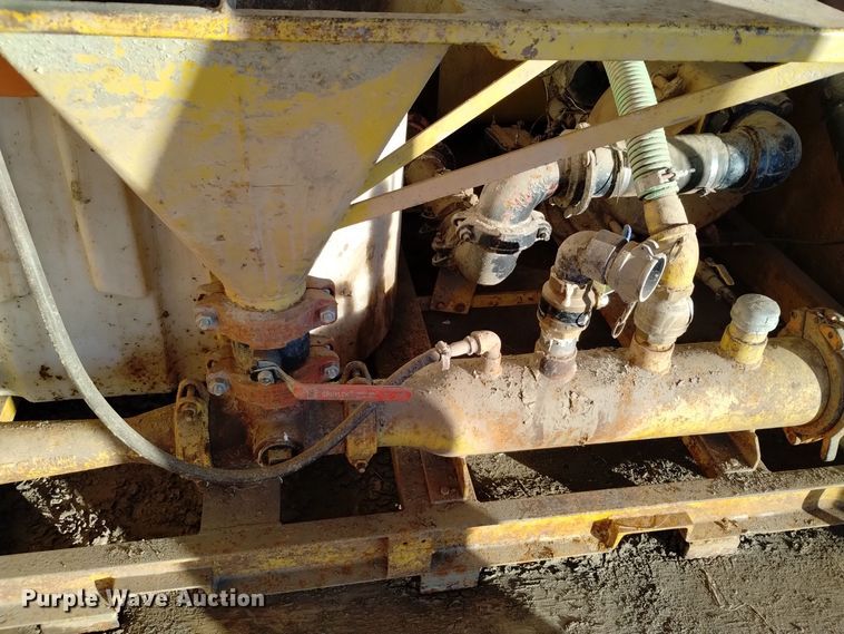 image for item DV6626 2003 International 8100 box truck with mud mixing system