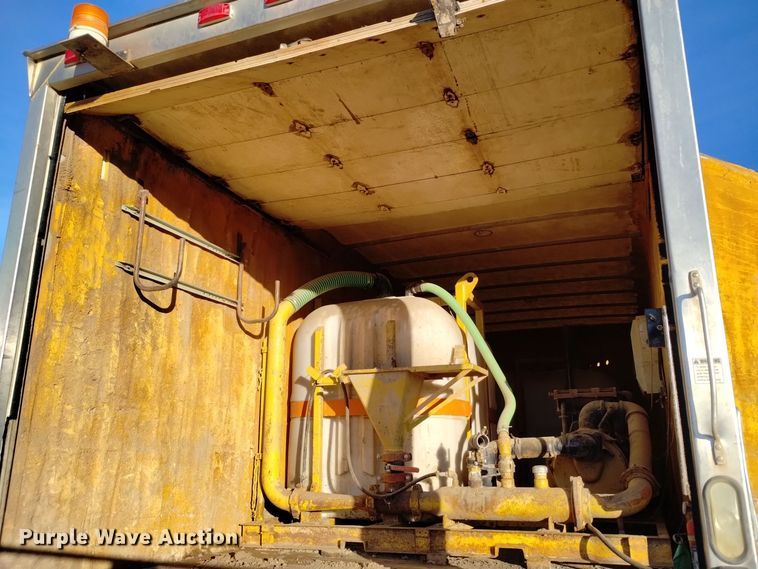 image for item DV6626 2003 International 8100 box truck with mud mixing system