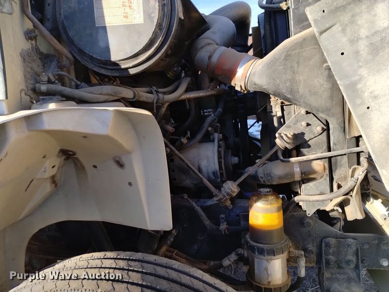 image for item DV6626 2003 International 8100 box truck with mud mixing system