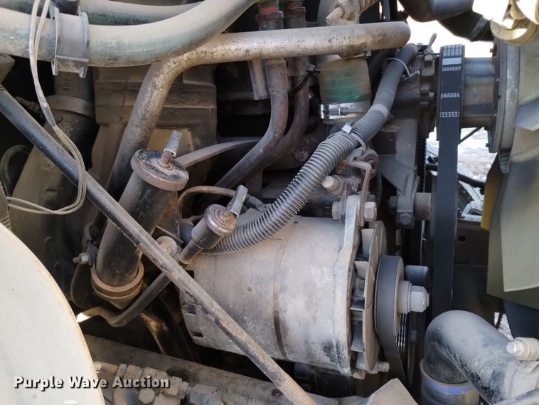 image for item DV6626 2003 International 8100 box truck with mud mixing system