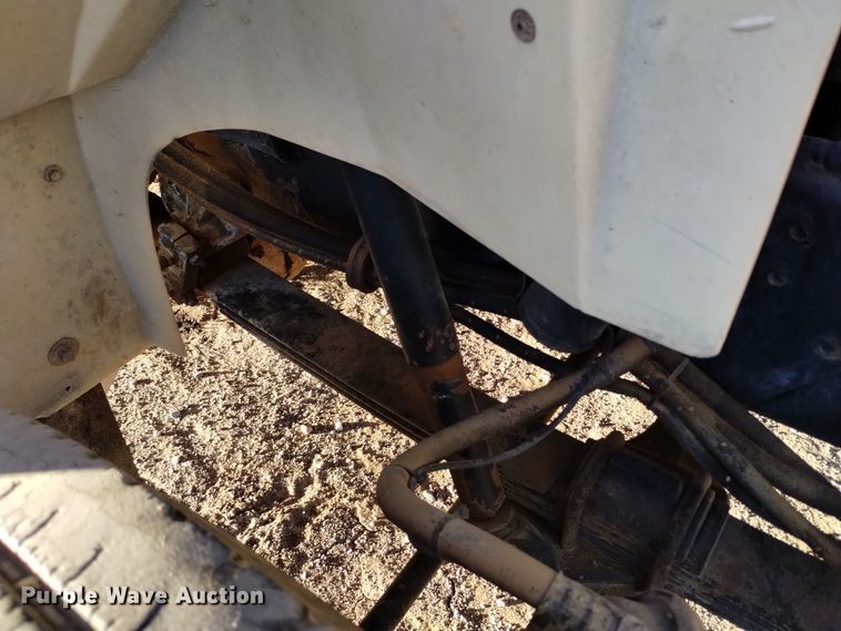 image for item DV6626 2003 International 8100 box truck with mud mixing system