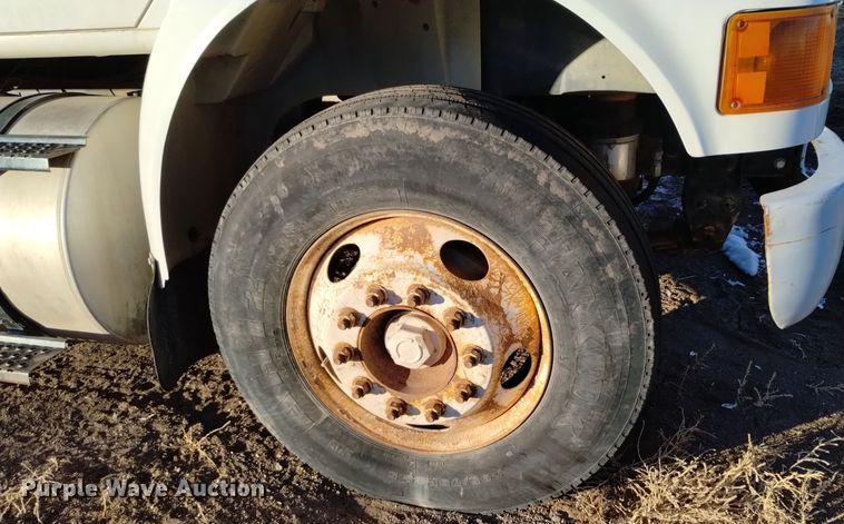 image for item DV6626 2003 International 8100 box truck with mud mixing system