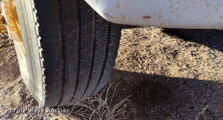 image for item DV6626 2003 International 8100 box truck with mud mixing system