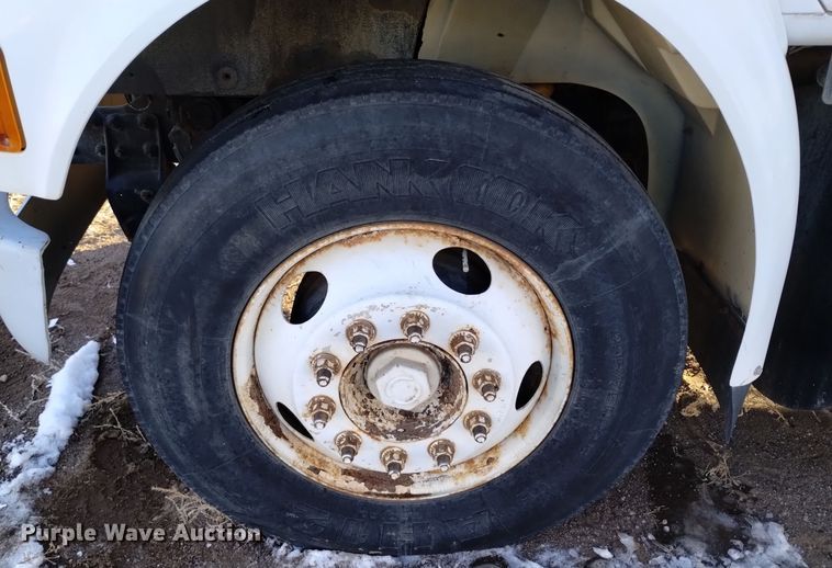 image for item DV6626 2003 International 8100 box truck with mud mixing system