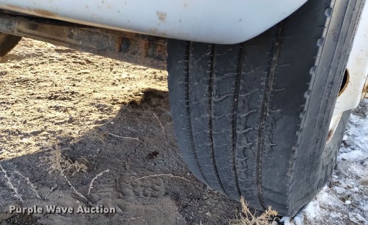 image for item DV6626 2003 International 8100 box truck with mud mixing system