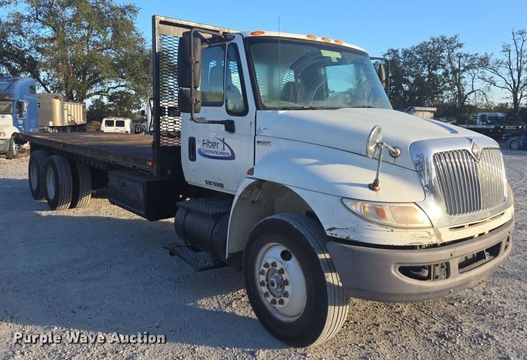 image for item DW1779 2009 International 4400 flatbed truck