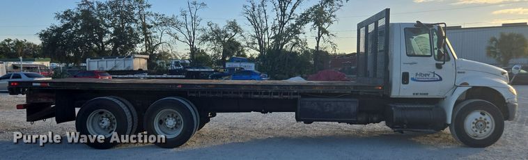 image for item DW1779 2009 International 4400 flatbed truck