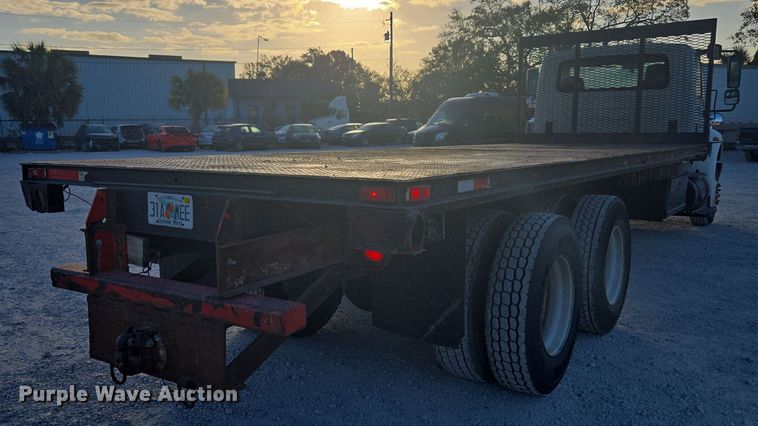 image for item DW1779 2009 International 4400 flatbed truck