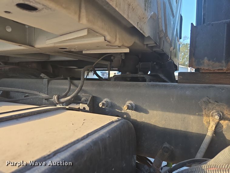 image for item DW1779 2009 International 4400 flatbed truck