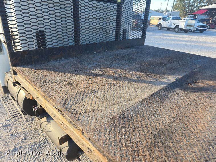 image for item DW1779 2009 International 4400 flatbed truck