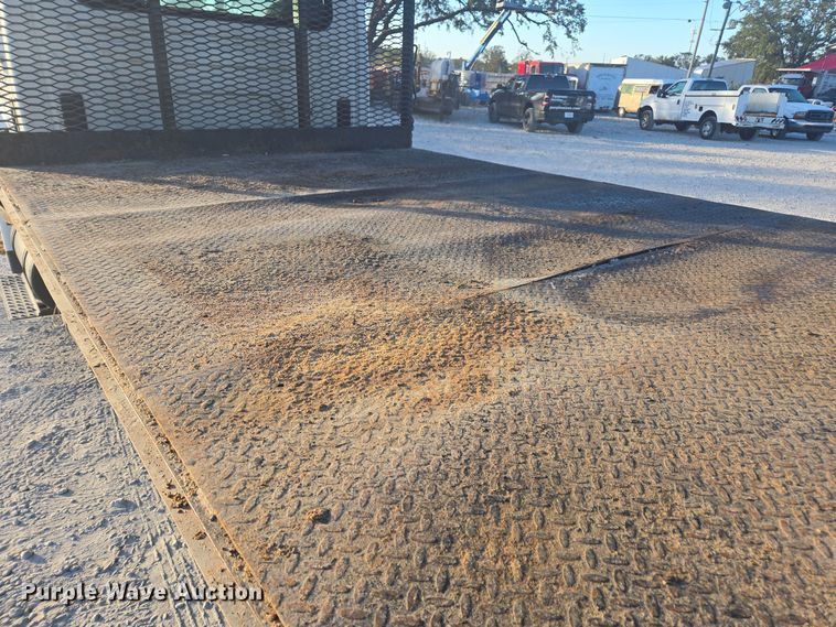 image for item DW1779 2009 International 4400 flatbed truck